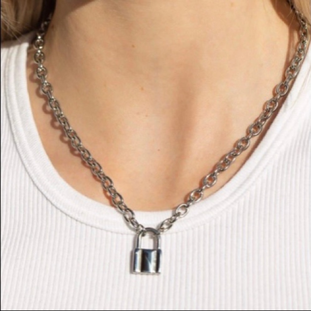 brandy melville lock chain necklace